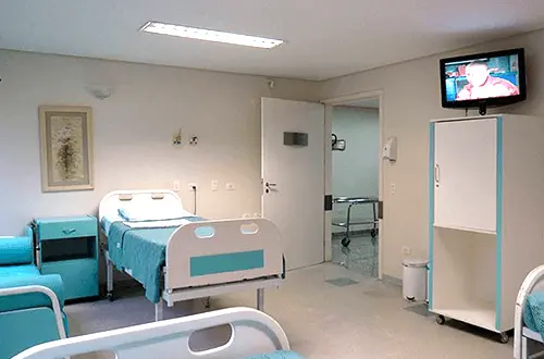hospital que realiza blefaroplastia em Curitiba